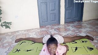 JackyKemi Daily Morning Legs Stretch Routine???? . STRETCHING SPLIT.