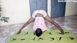 JackyKemi Daily Morning Legs Stretch Routine???? . STRETCHING SPLIT.