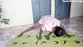 JackyKemi Daily Morning Legs Stretch Routine???? . STRETCHING SPLIT.