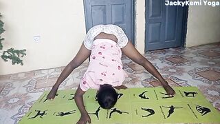 JackyKemi Daily Morning Legs Stretch Routine???? . STRETCHING SPLIT.