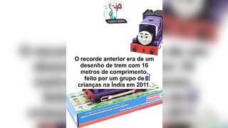 Filho de modelo do OnlyFans desenha trem gigante e entra para o livro dos recordes