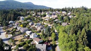 Ocean Beach Esplanade, BC - Neighbourhoods of the Sunshine Coast