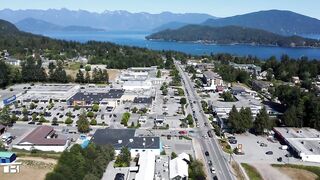 Ocean Beach Esplanade, BC - Neighbourhoods of the Sunshine Coast