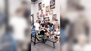 헬스장에서 다리찢기를⁉️???? Barbell Challenge