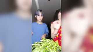 Khi người yêu tôi xem tiktok quá 180p