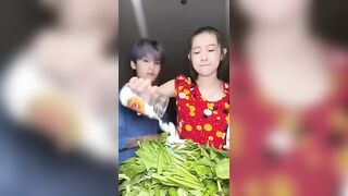 Khi người yêu tôi xem tiktok quá 180p