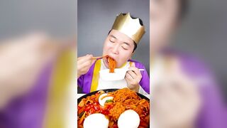 Spicy Noodle Challenge | King and beggar's fun spicy fried chicken ASMR MUKBANG #shorts