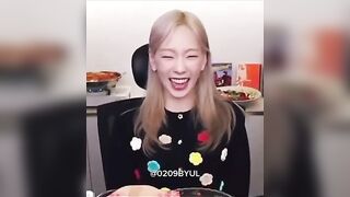 TAEYEON LAUGHING COMPILATION