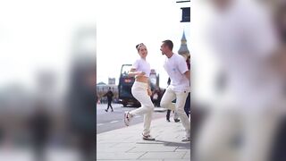 Viral tiktok Dance Trend in London ????????