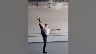 #ballet #dance #stretch #stretching #legday #pliesandjumps #workhardorgohome #boysdancetoo #vaganova