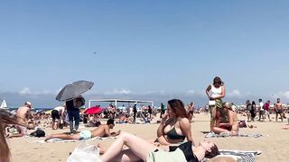 MUST SEE ???? THE HOTTEST DAY ???? on Barceloneta beach 4k Spain Beach Walking Tour