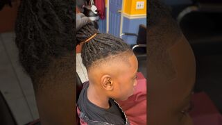 Which celebrity’s son is this ????????????‍♂️????????‍♂️???????????????????????? #viral #barber #thecelebrity #shorts