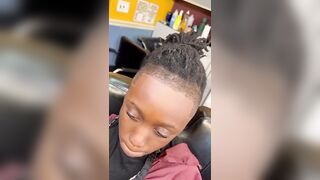 Which celebrity’s son is this ????????????‍♂️????????‍♂️???????????????????????? #viral #barber #thecelebrity #shorts