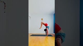 SuperFly Firefly Press To Handstand Yoga Shorts - On My Knees Edition | Shana Meyerson YOGAthletica