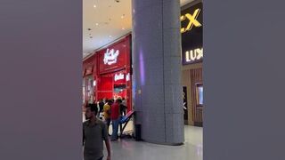 An Evening in the Mall in Mumbai #ytshorts #travel #shoppingextravaganza #bharat