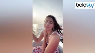 Alia Bhatt का Bold Orange Bikini Video Viral, Family Vacation कर रही Enjoy | Boldsky