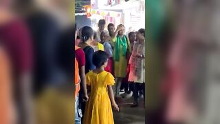 Chammak Challo ???? Crazy Dance Challenge in Public #shorts #youtubeshorts #challenge