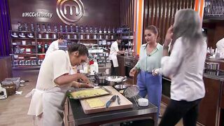 Eduardo Casanova CORTA SU DELANTAL y... puede tener consecuencias | MasterChef Celebrity 8