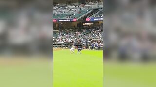 ATL Braves Blooper Stretching W/ Cubs Players