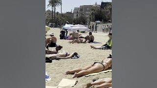 ???????? Chilling at Barcelona beach