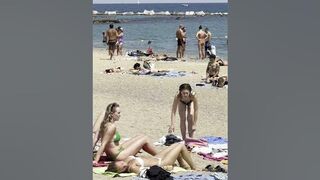 ???????? Hot day at Barcelona beach