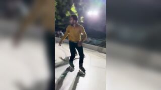 Uffff ya bachy kha se a gye beach ma???????????????????? #youtubeshorts #skating #ayazskatingclub