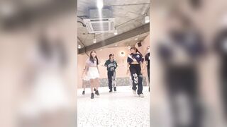 KPOPダンスレッスン????詳細はInstagram@kaedekawamura_danceからチェック✅ - 河村楓 #shorts