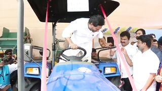 సీఎం జగన్ ట్రాక్టర్ నడిపి అదరగొట్టాడు | CM YS Jagan Launching Beach Cleaning Vehicles Inauguration