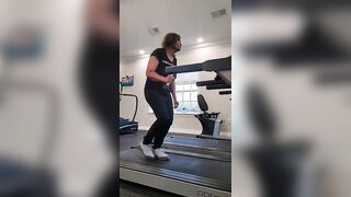 #shorts || Treadmill Workout With Weightlifting #dance #strengthening #fitness #pulls #stretching