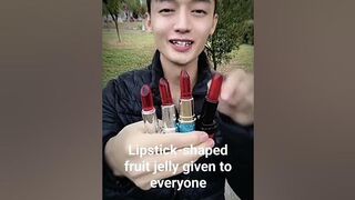 Lipstick-shaped fruit jelly given to everyone ???? #iceboy #tiktok #reels #mukbang #shorts #trending