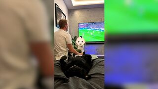 Mit Holger & Sohn Bundesliga schauen!???? MontanaBlack Instagram Story