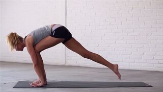 Quick 1-Minute Morning Yoga with Selina: Ankle Joint Warm-Up Exercises for Long Workdays