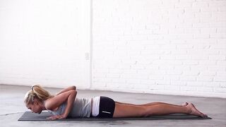 Quick 1-Minute Morning Yoga with Selina: Ankle Joint Warm-Up Exercises for Long Workdays