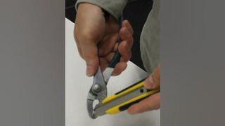 Our snap knives tend to have blade snappers but for certain models, you need pliers. #shorts