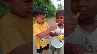 നിനക്കു തരാതെ ഞാൻ കഴിക്കുവോടാ????????#trending#viral#funny#comedy#viralvideo#kunjappan#love#shortsviral