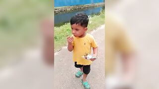 നിനക്കു തരാതെ ഞാൻ കഴിക്കുവോടാ????????#trending#viral#funny#comedy#viralvideo#kunjappan#love#shortsviral