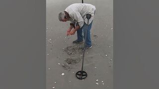 Never know what you find on the Beach #metaldetecting #shorts