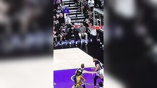 LEBRON JAMES TRAVEL? ???????? LAKERS VS KINGS #basketball