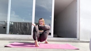 STRETCH LEGS & FEET. YOGA FEET. FLEXIBLE GIRL. TOP CONTORTION. STRETCH SPLITS. GYMNASTICS FLEX