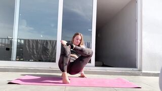 STRETCH LEGS & FEET. YOGA FEET. FLEXIBLE GIRL. TOP CONTORTION. STRETCH SPLITS. GYMNASTICS FLEX