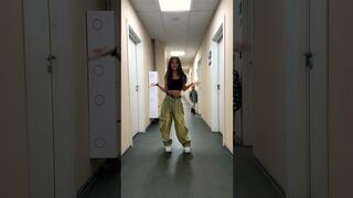 прошла бочком) #миланахаметова #лп #умка #tiktok #танцы #друзья #dance #likee #tiktokvideo