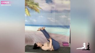 quick -1 minute Surprising of Shoulder and Waist Stretching in Home Yoga Practice