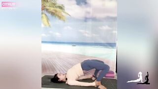 quick -1 minute Surprising of Shoulder and Waist Stretching in Home Yoga Practice