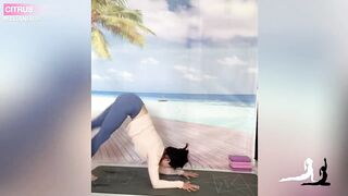 quick -1 minute Surprising of Shoulder and Waist Stretching in Home Yoga Practice