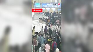 Huge Crowd At Mumbai's Railway Station As People Travel To UP, Bihar For Chhath Puja | Shorts | N18S