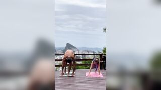 Ensinar yoga é minha alegria, onde pequenos detalhes se tornam grandes momentos de descoberta. #yoga