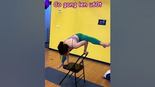 Lop u60 tuoi thăng bằng tay/hand balance yoga pose #shorts #advanceyoga #balance #thangbangtay #monu