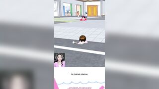 Gara gara pecahin vas bunga, Yoga jadi dilempar sendal #shorts #sakuraschoolsimulator