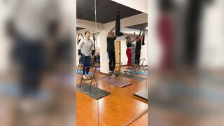 Chair yoga #warmup #climbing #shorts #shortvideo #trending #trendingshorts #youtubeshorts #yogatime