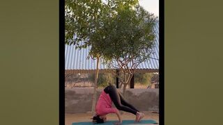 #yoga #trending #viral #youtubeshorts #shortvideo #yogafit #yogapose #youtube #fitness #yogaexercise